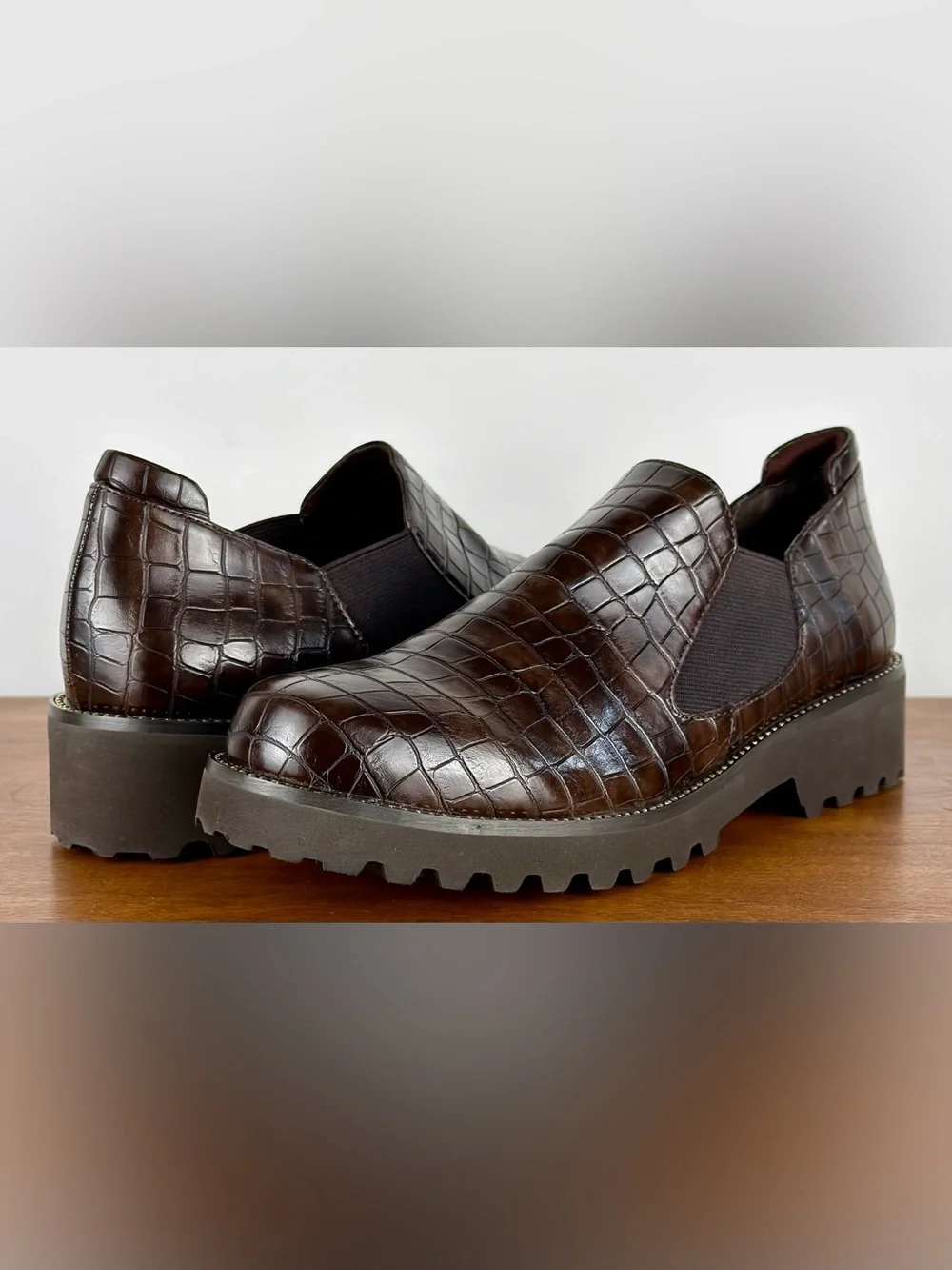 Vaneli Womens 7 Zivana Loafers Brown Leather Crocodile Texture Lug Sole NWOB New